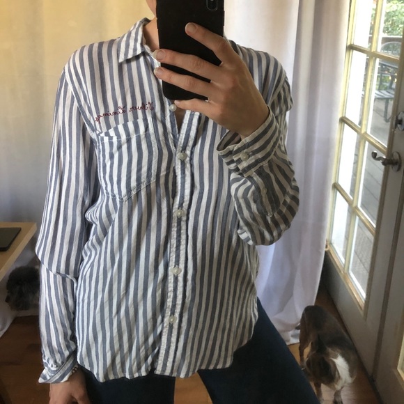 Embroidered 💃 Button Up - Picture 4 of 11